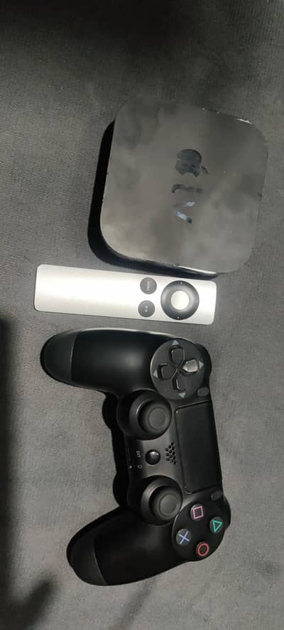 Apple TV A1842 with remote or PS4 controller