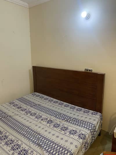 Good King size wooden bed