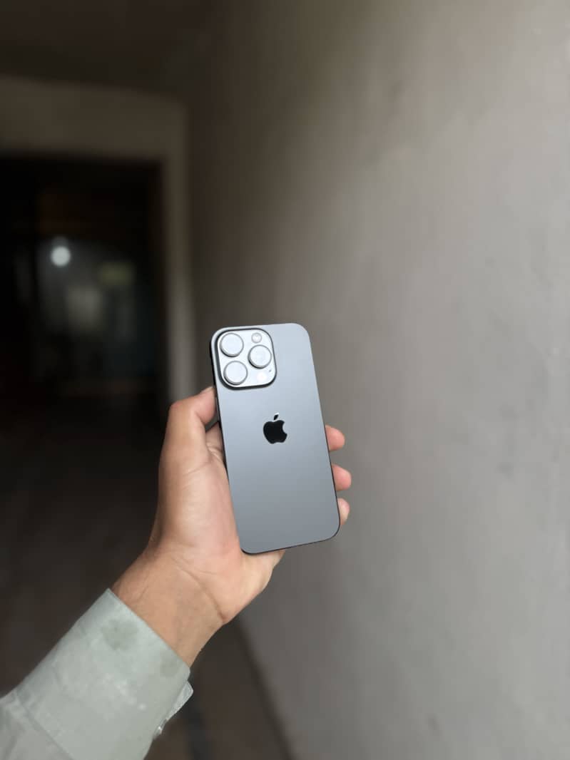 Iphone 16 pro jv 3