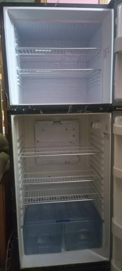 19 cubic large refrigerator Used but like a new