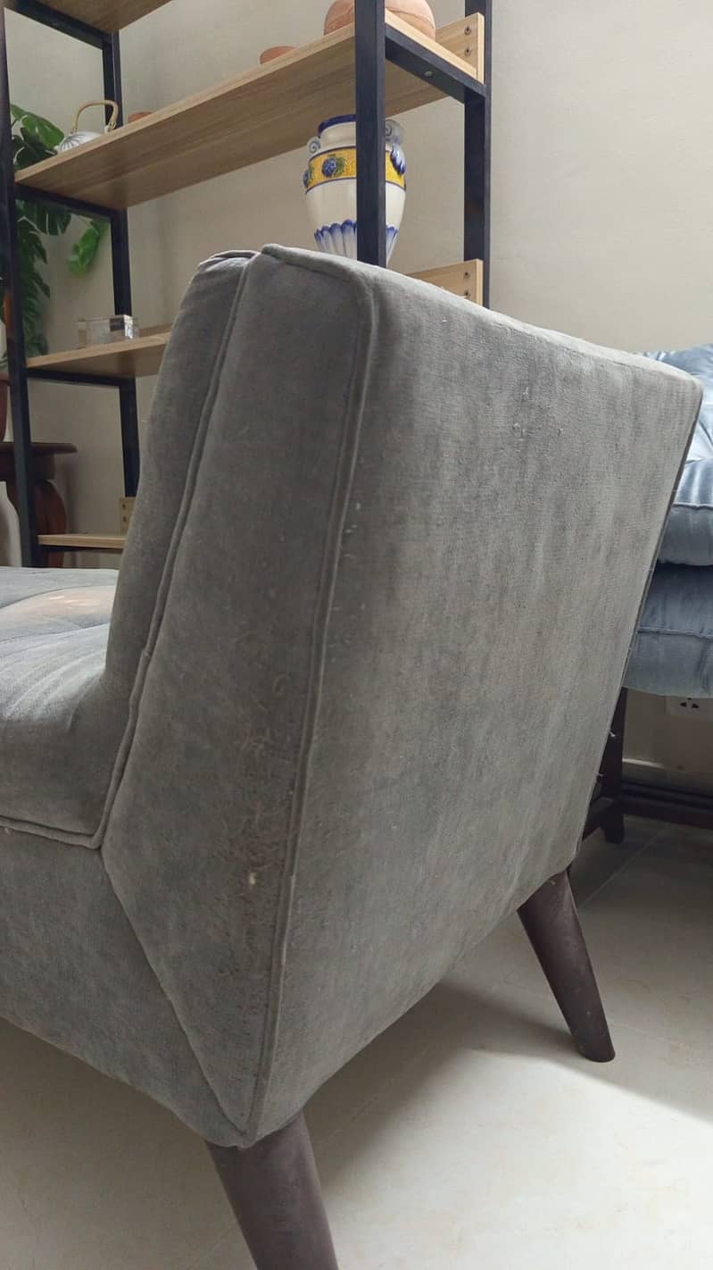 Sofa Sethi 1