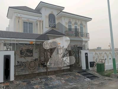 Vip 1 Kanal Unfurnished Upper Portion Available For Rent In Bahria Town Lahore