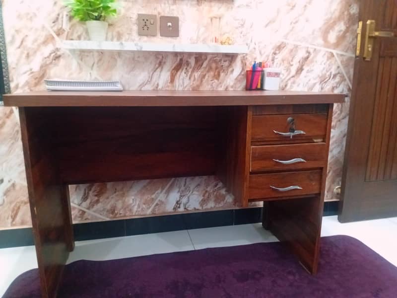 study table 0