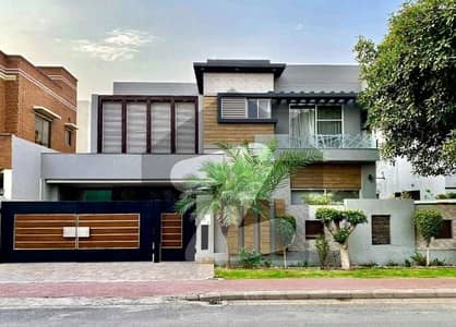 Vip 1 Kanal Used House Available For Sale In Bahria Town Lahore