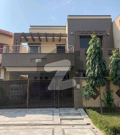 Vip 08 Marla Used House Available For Sale In Bahria Town Lahore