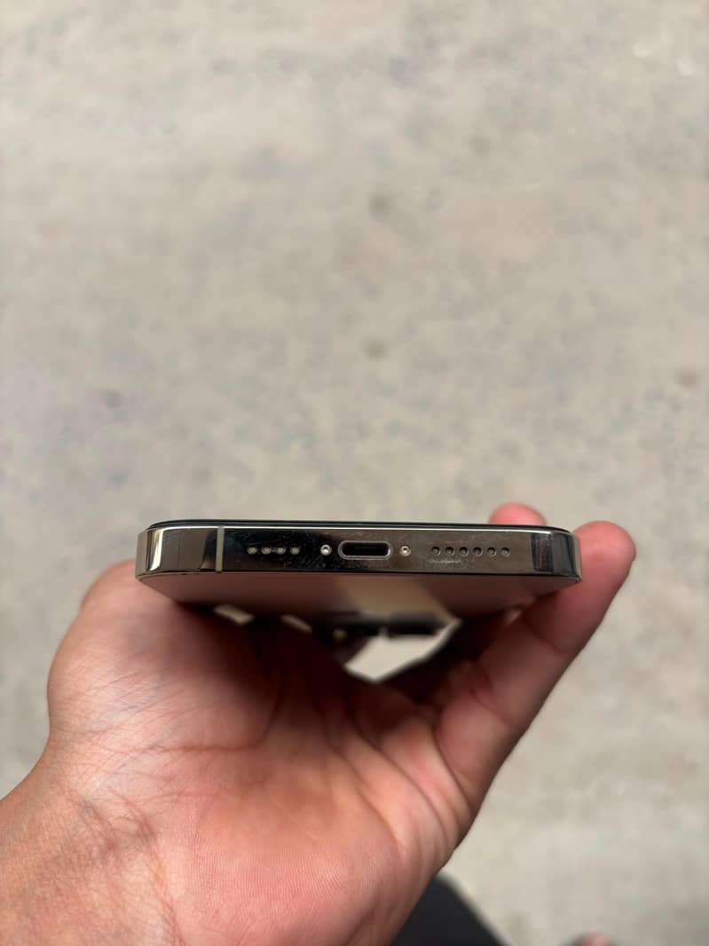 iphone 14 pro max 4