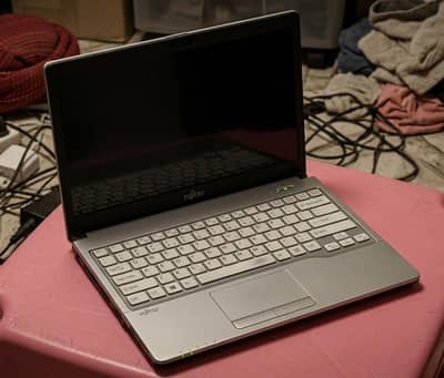 Laptop Fujitsu Life book E780