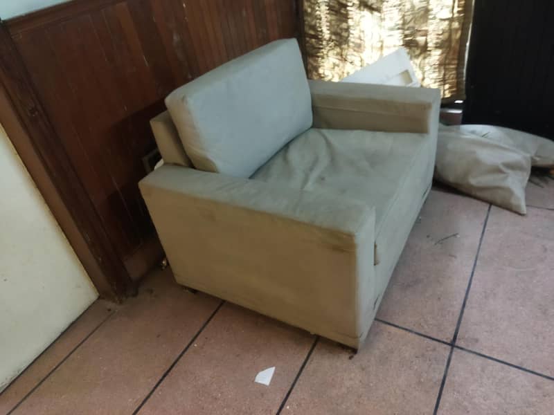 single seat sofa 2