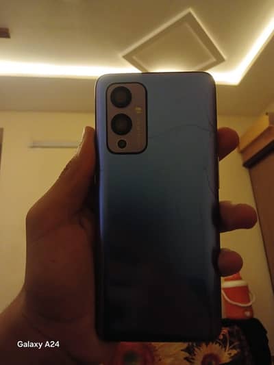 One plus 9 back crack or change hai