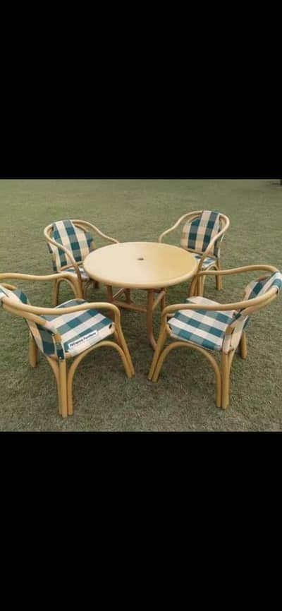 Boss heaven 4 Chairs and Table