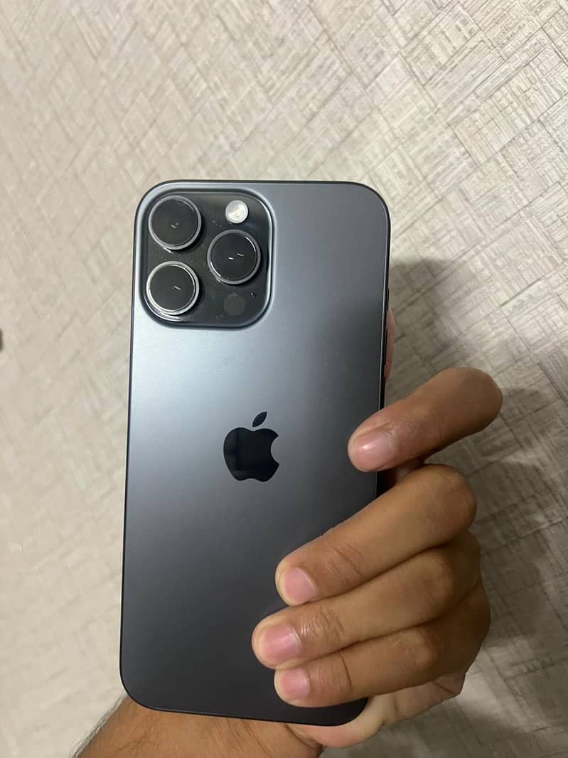 Iphone 16 pro max 1