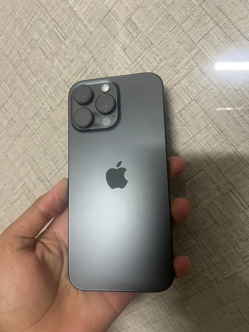 Iphone 16 pro max 3