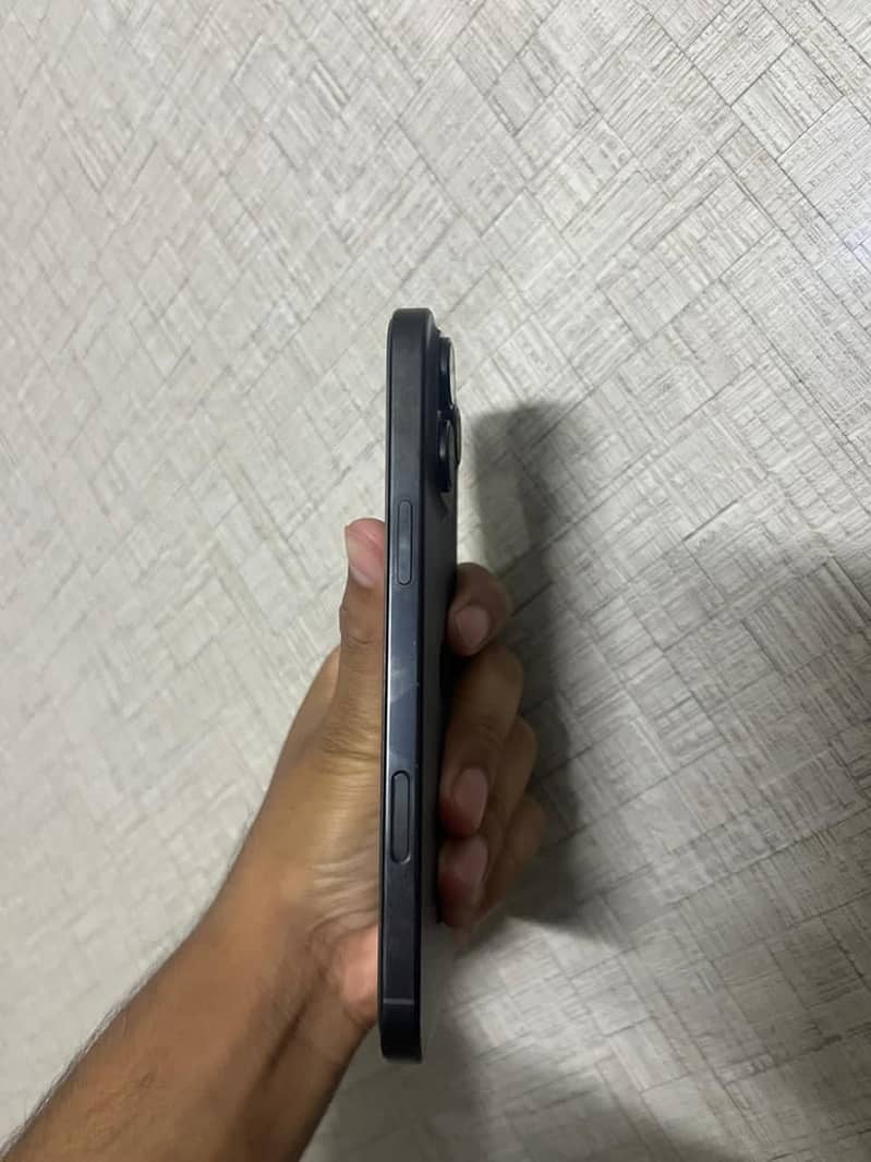 Iphone 16 pro max 4