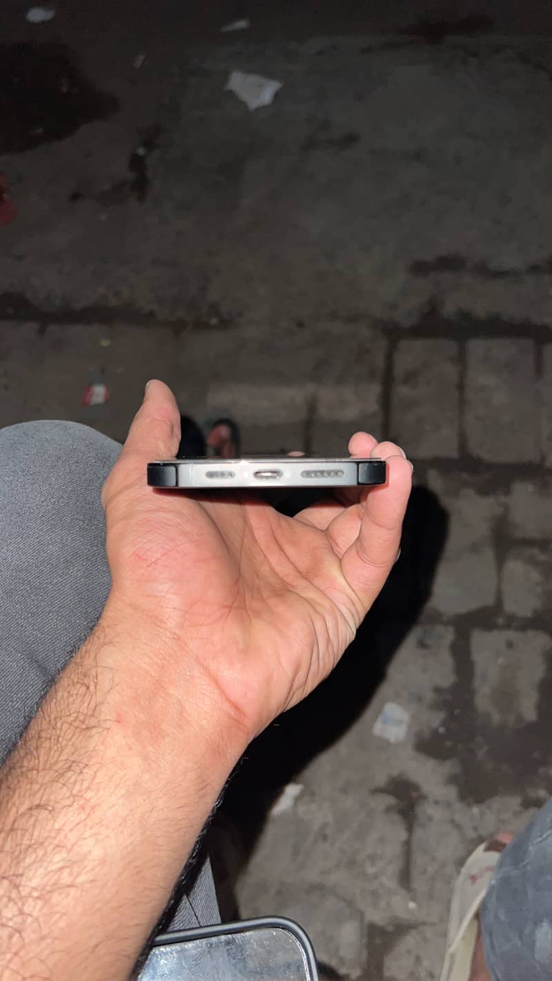 iPhone 14 Pro Max 4