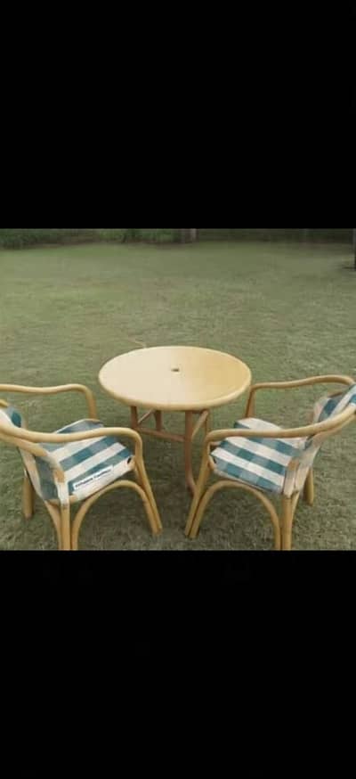 Boss Heaven 2 chairs and table