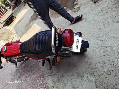 Honda 125 Red