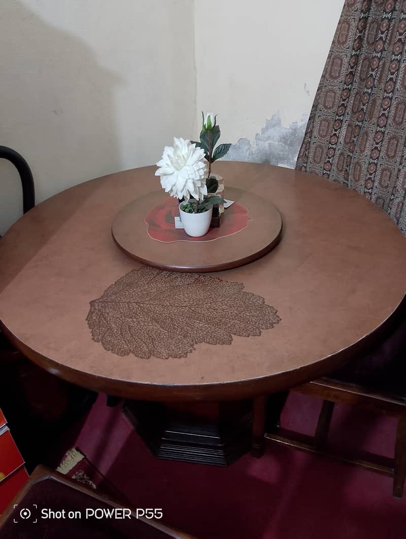 Round Dining Table 1