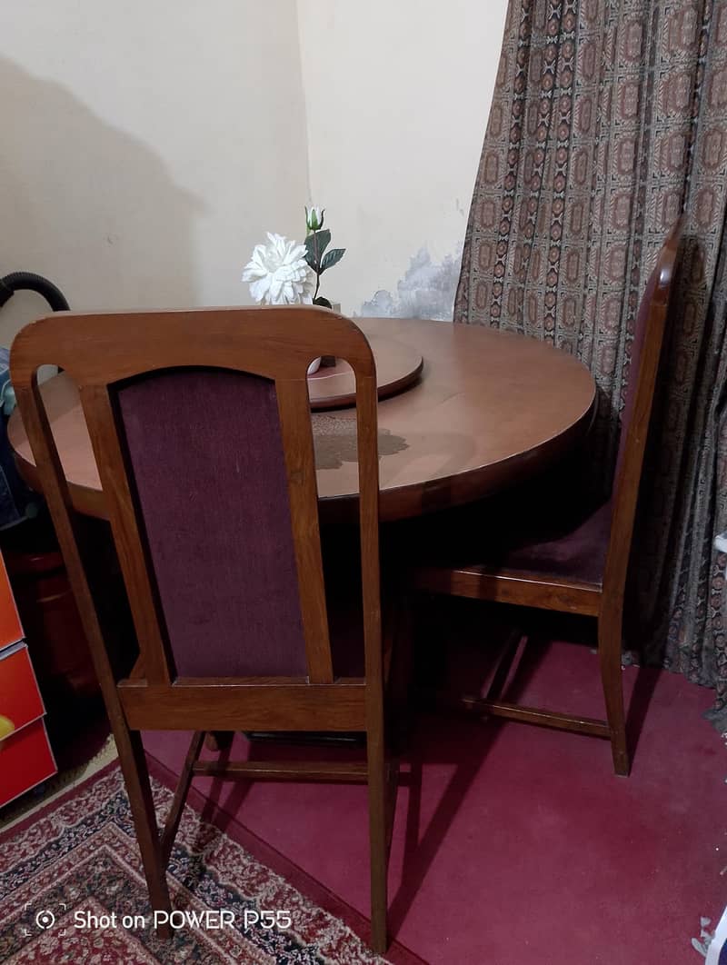 Round Dining Table 3