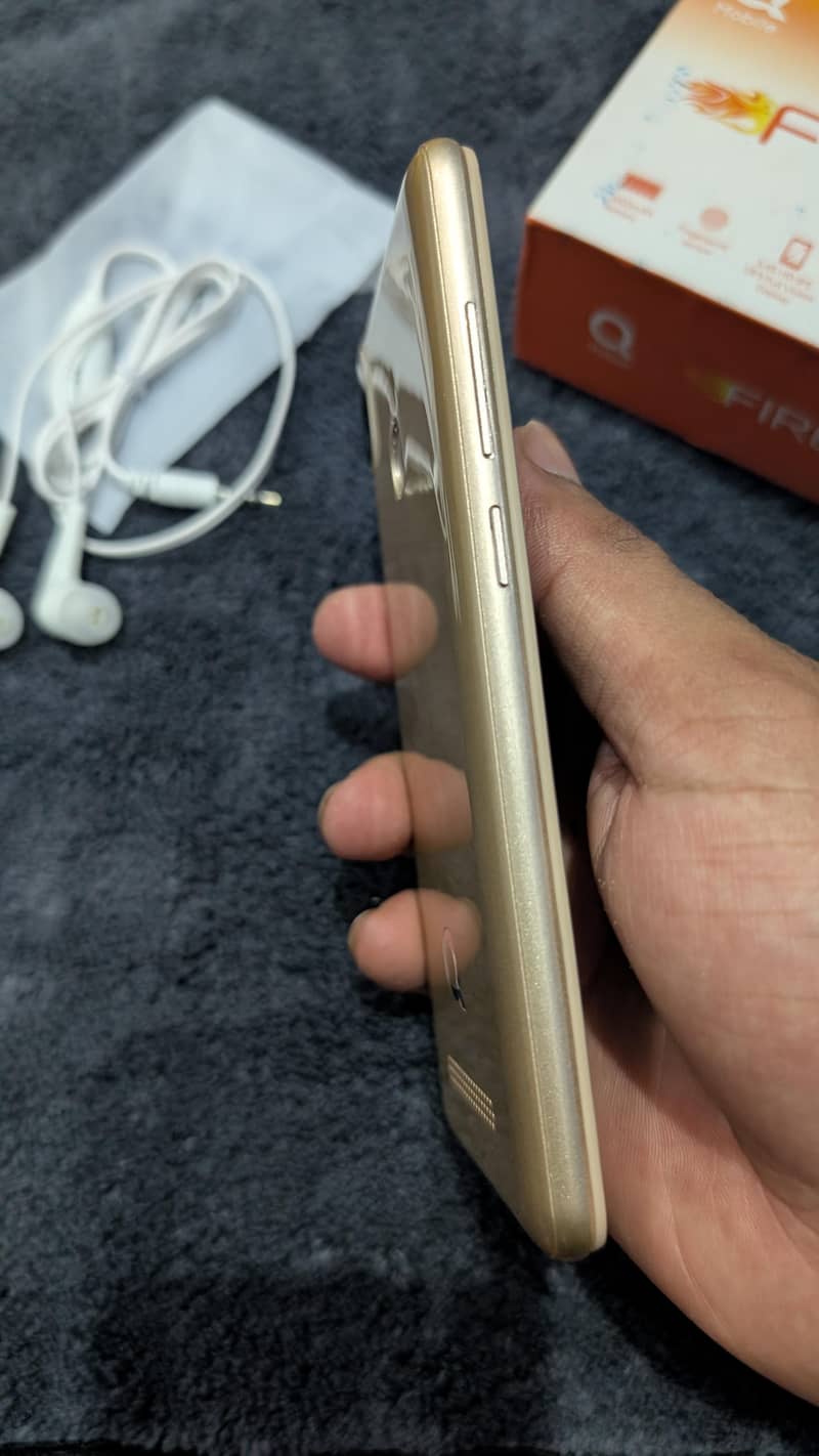 QMobile Fire. . 2