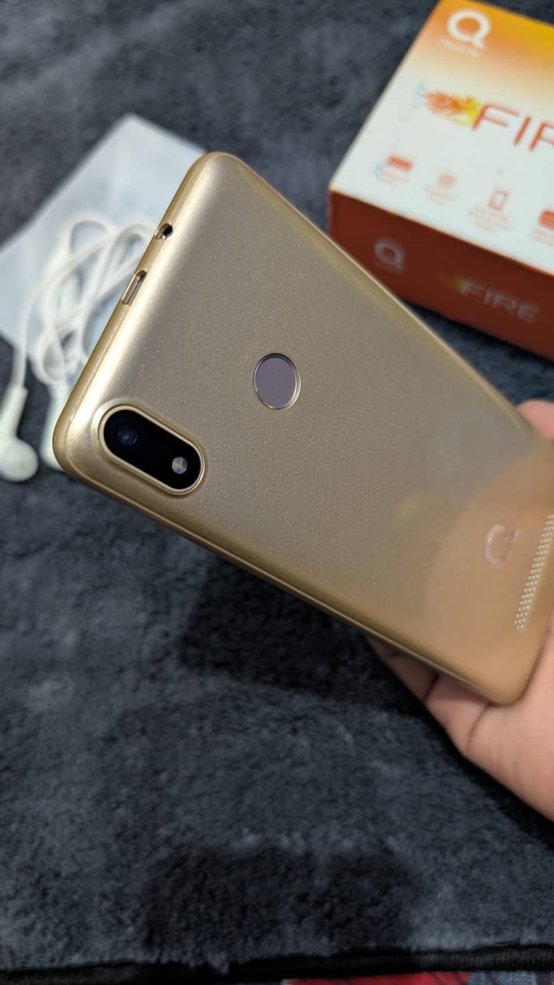 QMobile Fire. . 4