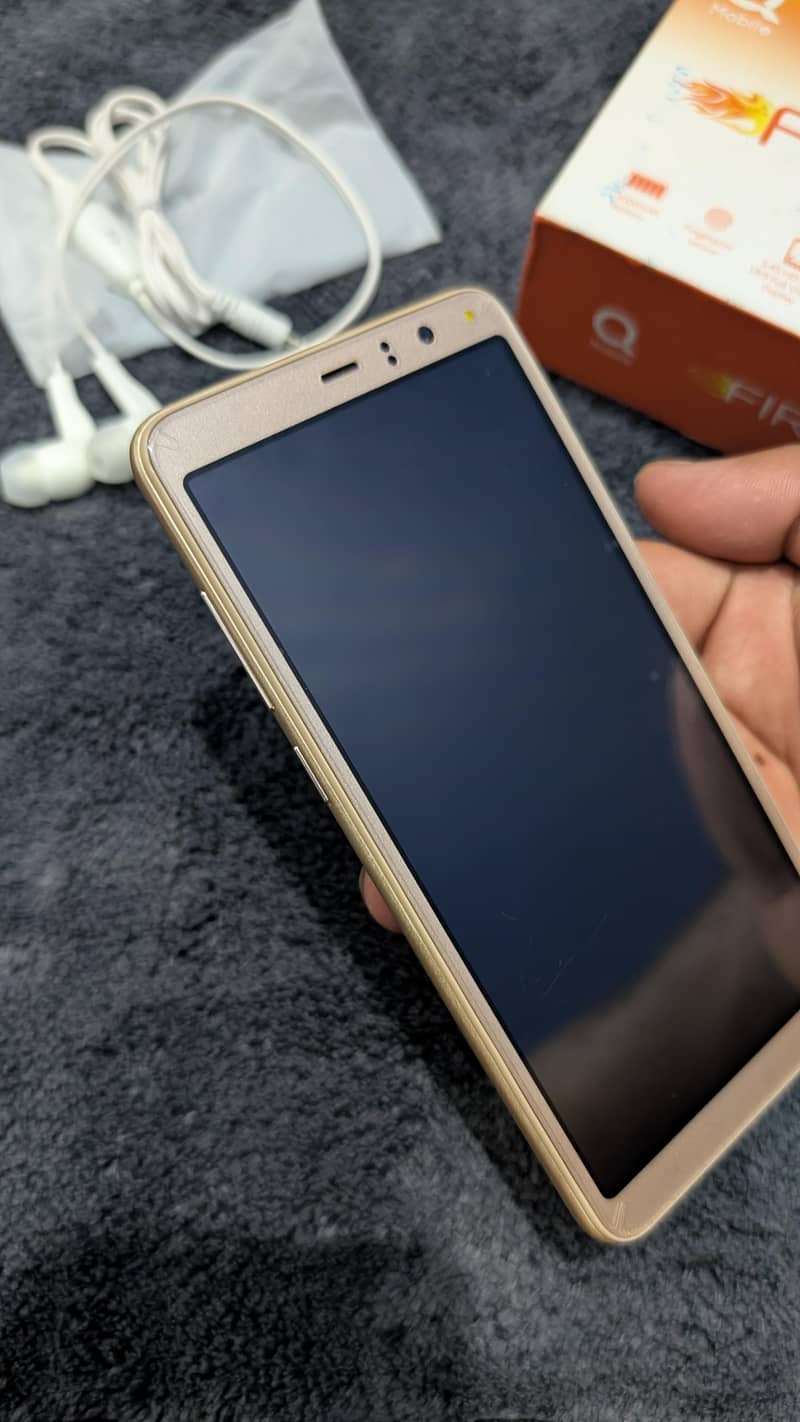 QMobile Fire. . 5