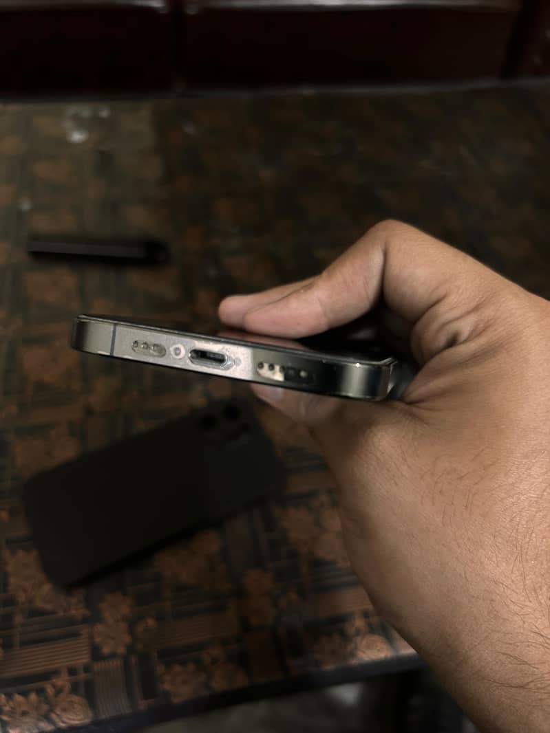 Iphone 12pro 4