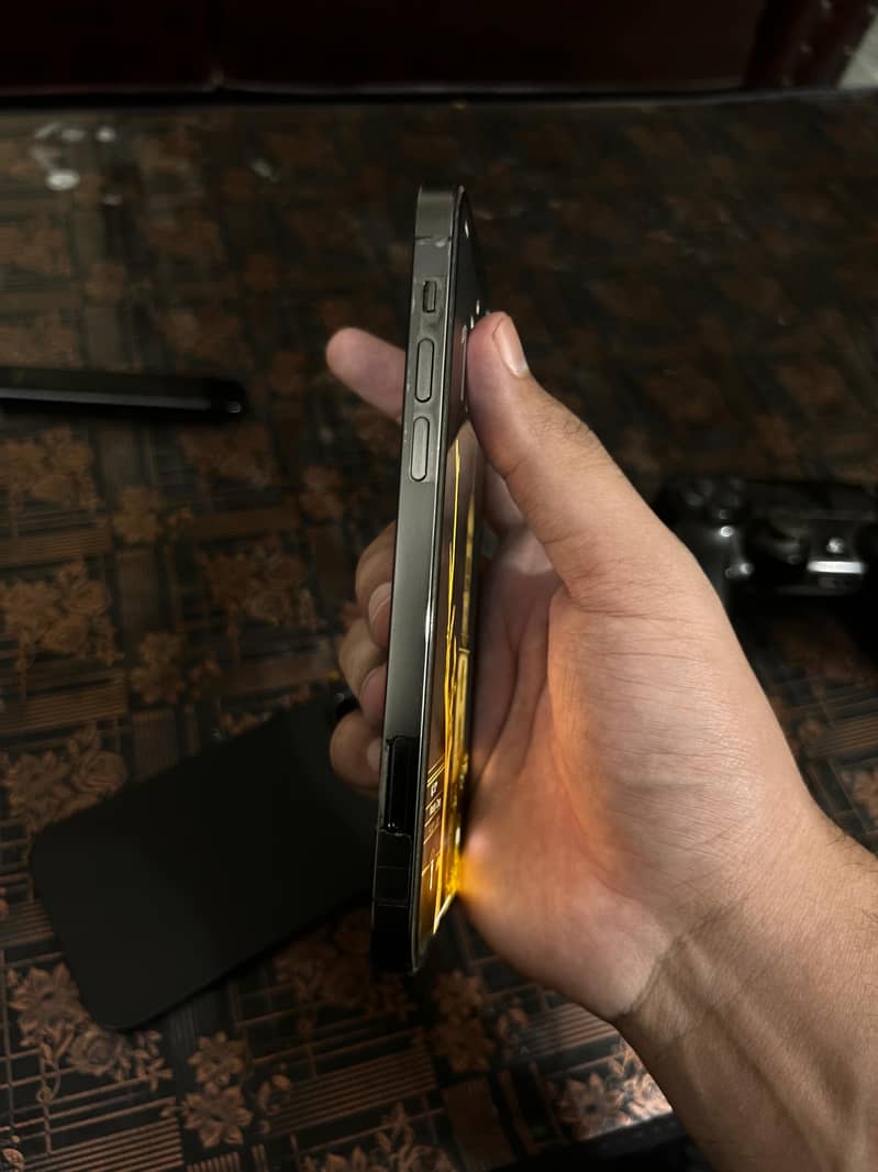 Iphone 12pro 5