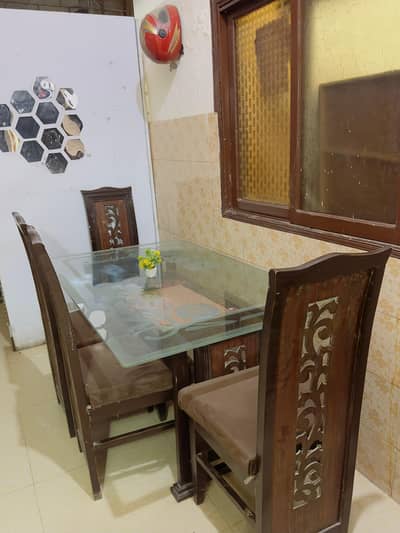 4 Chair Dining Table with Seti for Sale