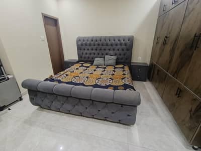 KING SIZE BED, 2 SIDES TABLES AND DRESSING TABLE