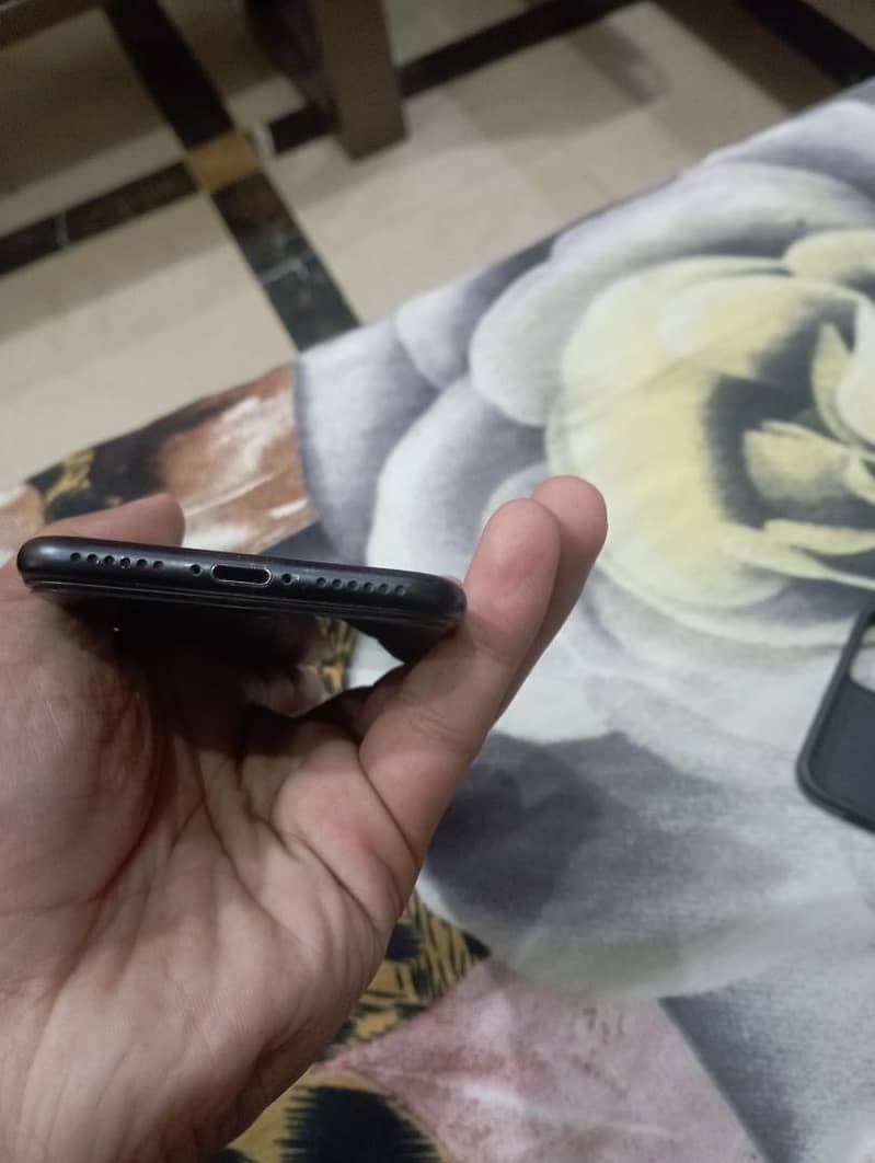 Apple iPhone 7 4