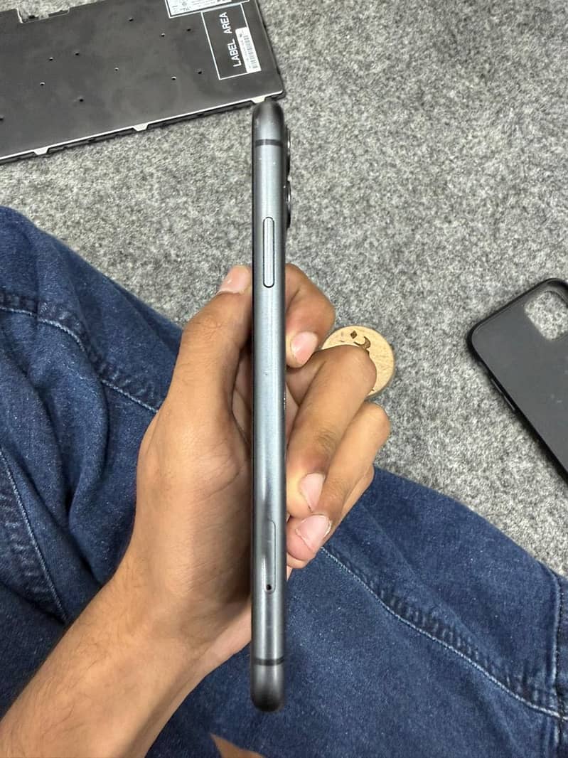 iPhone 11 3