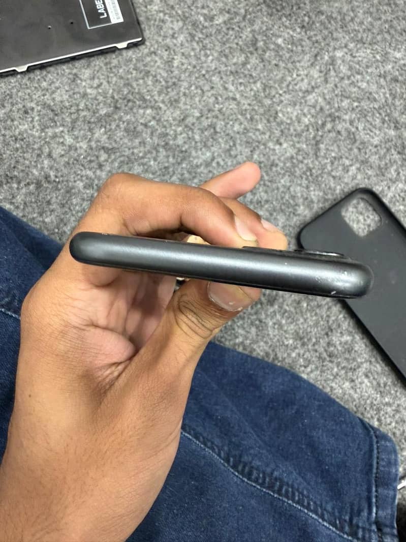 iPhone 11 5
