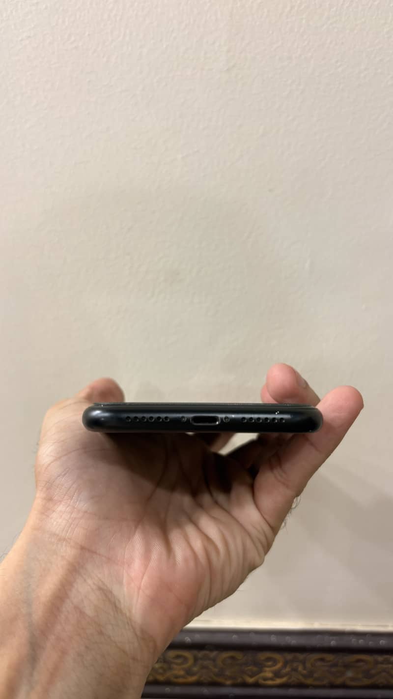 iPhone XR 3