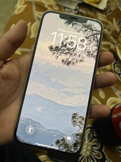 128 GB UK Variant single hand used mobile