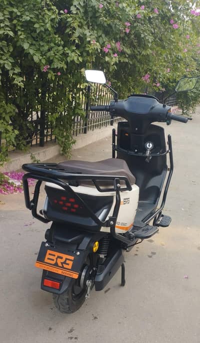 BRG ELECTRIC SCOOTY
