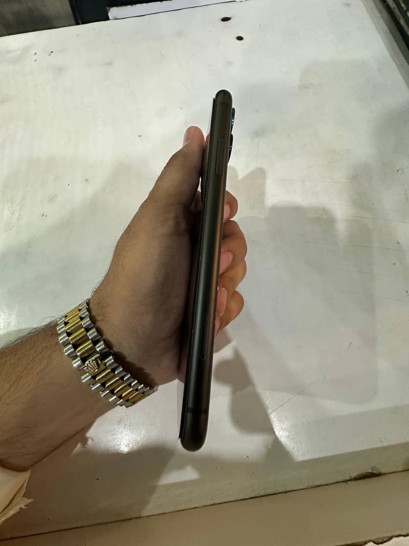 iPhone 11 3