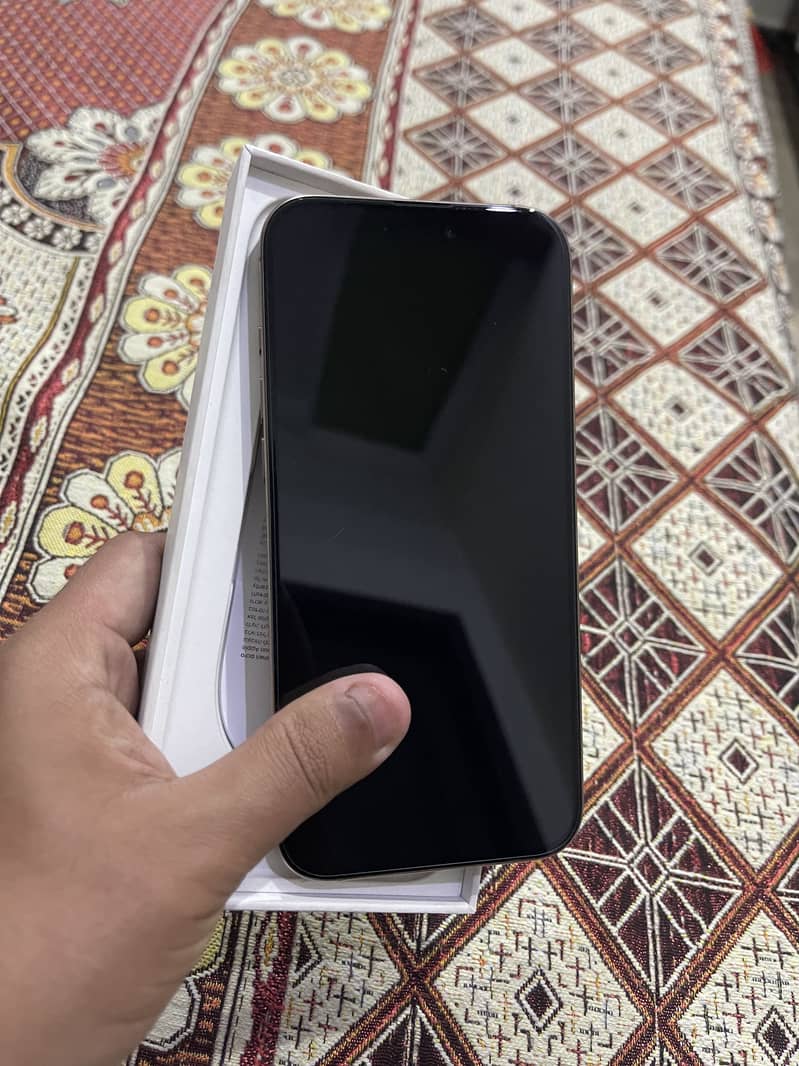 iPhone 16 Pro Max 3