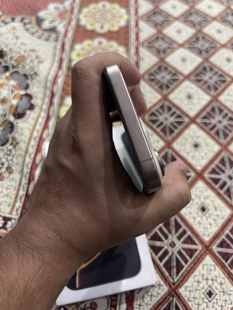 iPhone 16 Pro Max 5