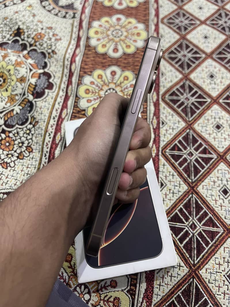 iPhone 16 Pro Max 6