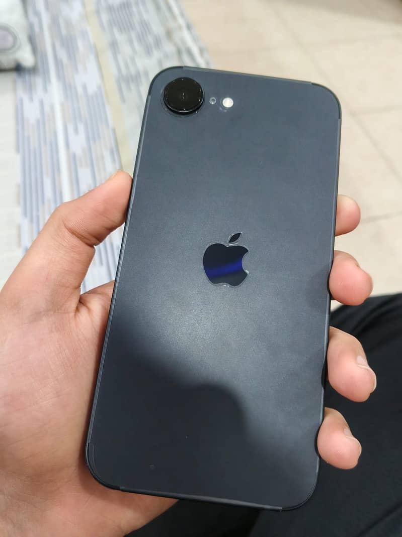 Iphone 16e with box 1