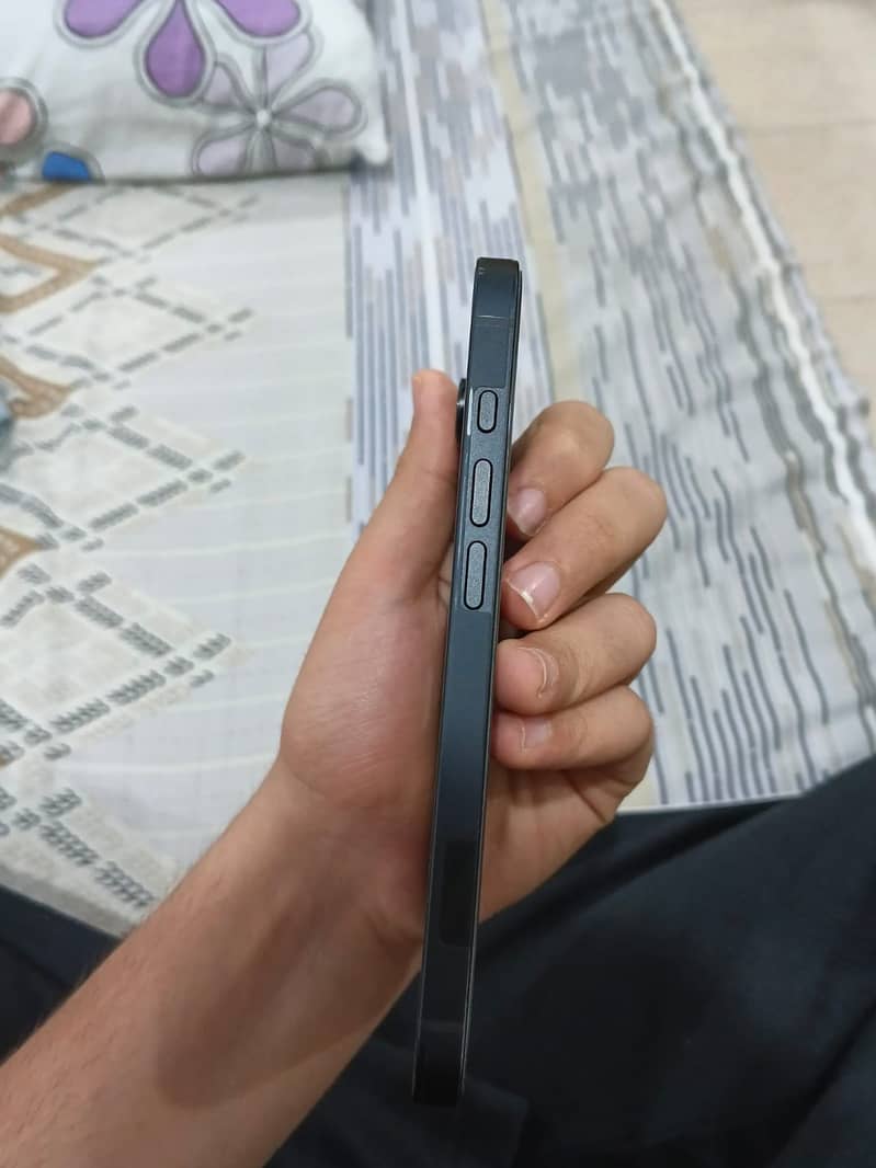 Iphone 16e with box 2