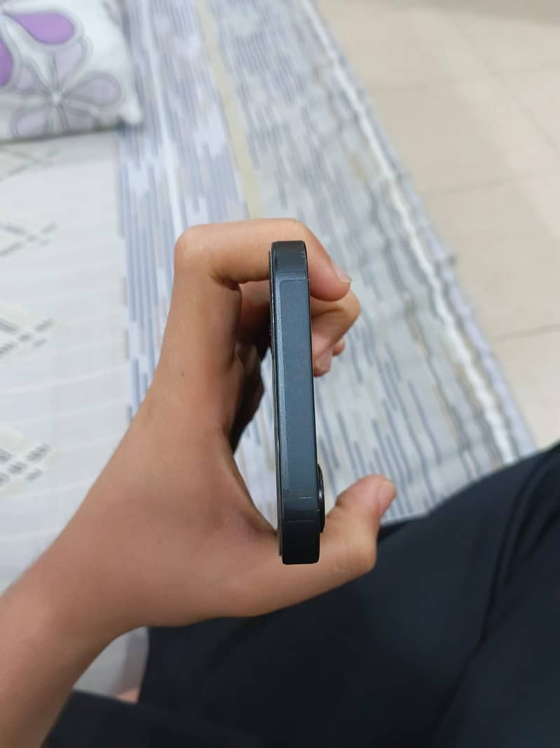 Iphone 16e with box 5