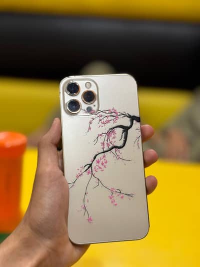 iphone 12 pro max (256gb). . . JV. . . ! GOLDEN COLOUR ( 10/9 ) condition