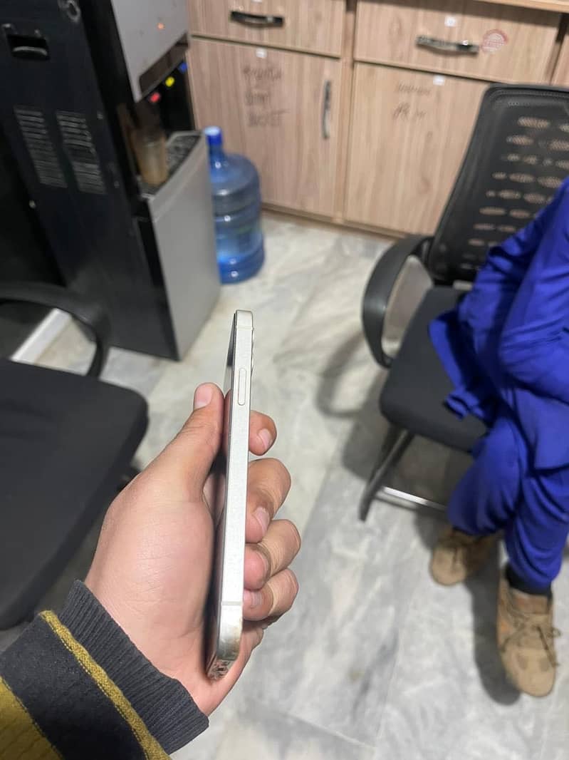 iPhone 12 3