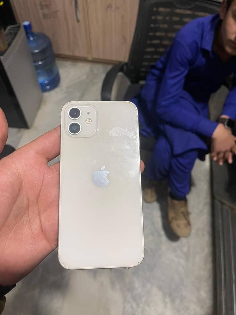 iPhone 12 4