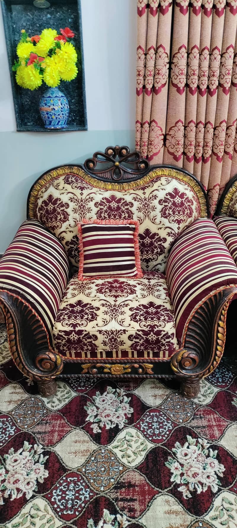 Sofas for sale. 4