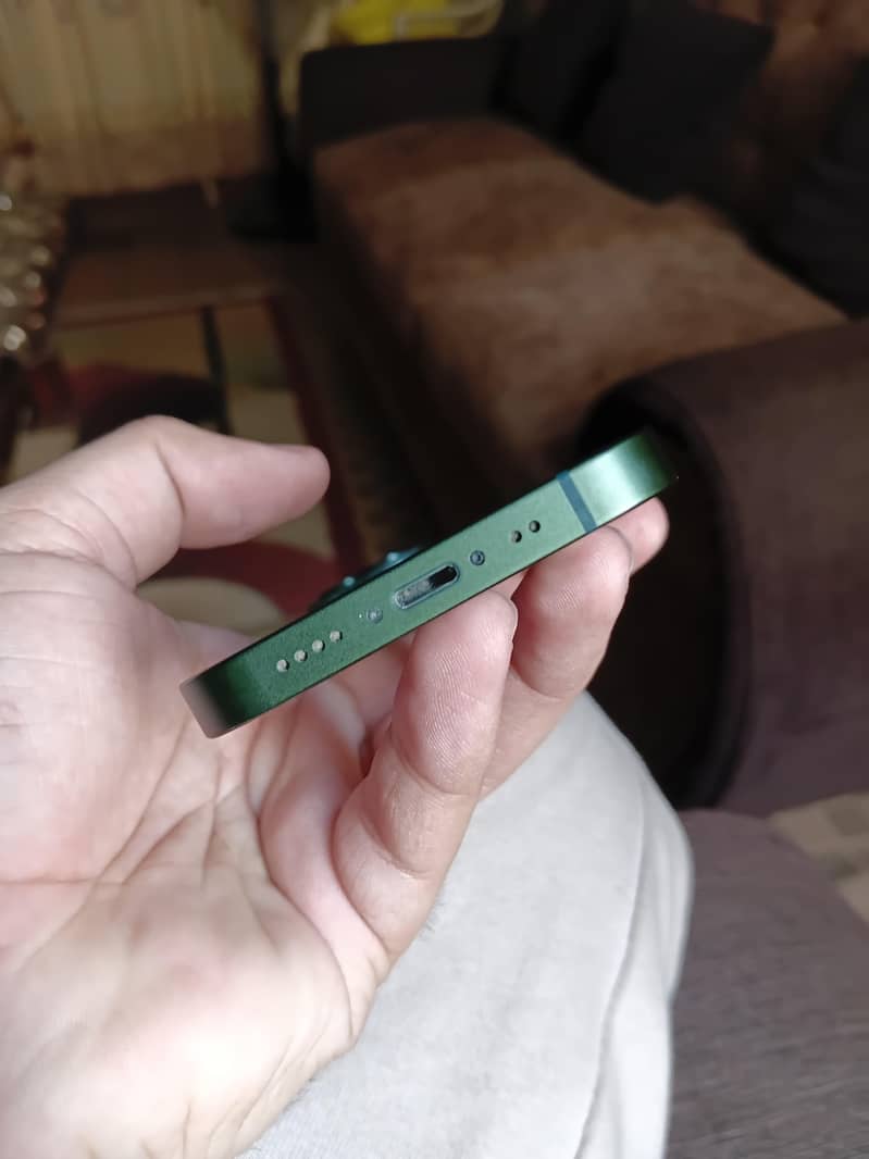 iPhone 13 mini 4