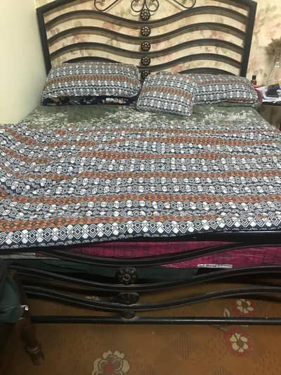 Iron Rod Queen Size Bed