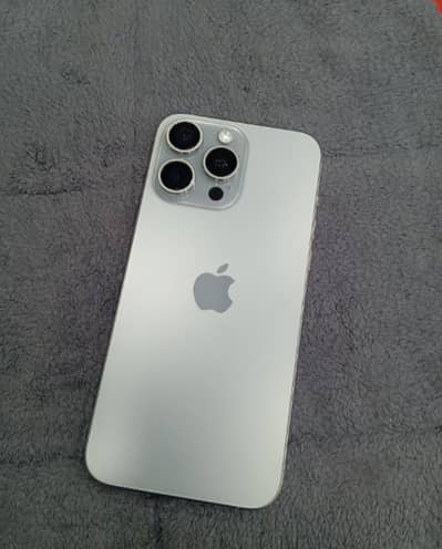 iPhone 15 pro max 10/10 complete box
