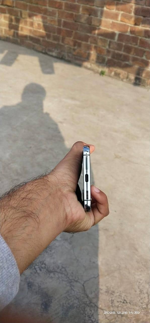 samsung s22plus 4